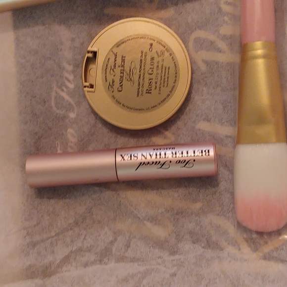 💝FIRM! NWT TOO FACED ONE HOT MAMA BOX SET (DISCONTINUED) - Picture 13 of 14
